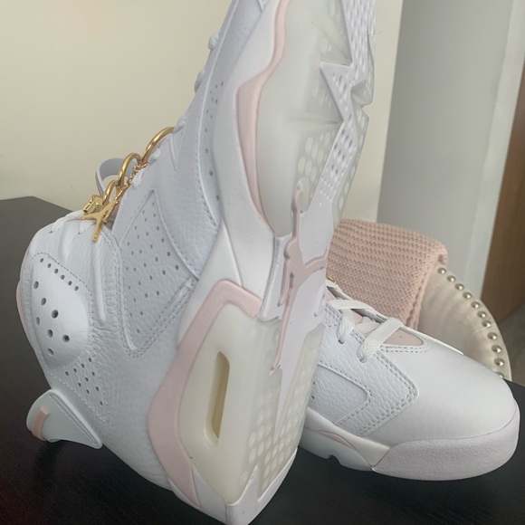 Jordan 6 “Barely Rose” “Hoops